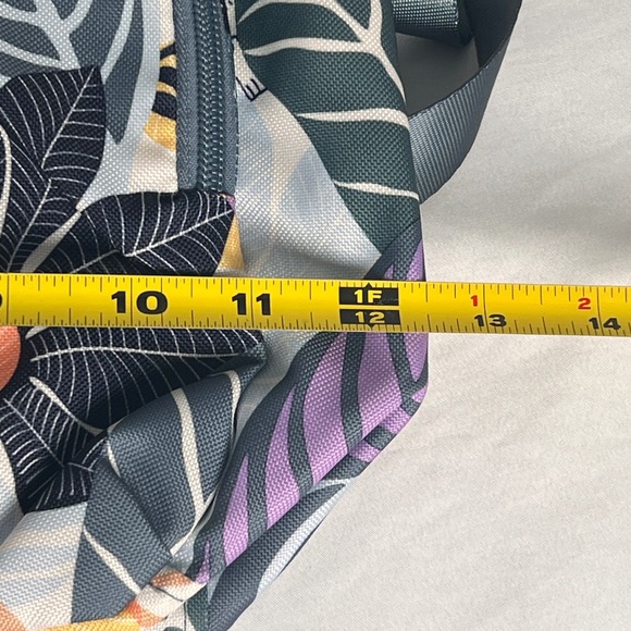 Vera Bradley Lighten Up Essential Compact Backpack Palm Floral NWT 12.5" x 12.5" - Picture 6 of 8